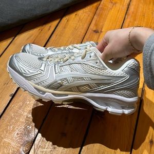 ASICS Gel hayano 14 Yeezy nimbus Nike samba gazelle adidas